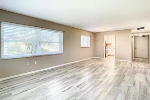 4575 Cove Cir, Saint Petersburg, FL 33708 - Photo 6