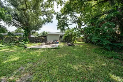 304 E Hydrangia Street, Tampa, FL 33612 - Photo 12