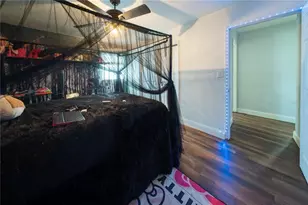 304 E Hydrangia St, Tampa, FL 33612 - Photo 8