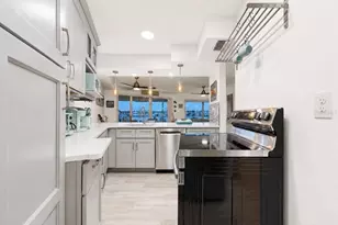 205 Dolphin Point, Clearwater Beach, FL 33767 - Photo 28