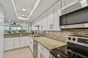 7400 Sun Island Dr S, South Pasadena, FL 33707 - Photo 12