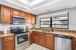16208 Pebblebrook Dr, Tampa, FL 33624 - Photo 6
