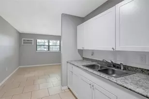 10315 N 9th St, Tampa, FL 33612 - Photo 12