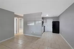 10315 N 9th St, Tampa, FL 33612 - Photo 8