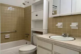 8126 112th St, Seminole, FL 33772 - Photo 18