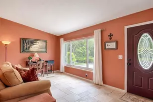 11007 Airview Dr, Tampa, FL 33625 - Photo 8
