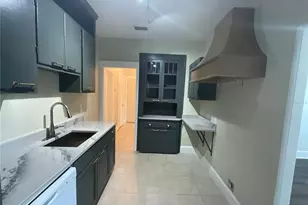 2610 Central Ave, Saint Petersburg, FL 33712 - Photo 2