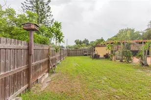 8813 SE Flame Vine Ave, Seminole, FL 33777 - Photo 36