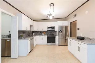 8813 SE Flame Vine Ave, Seminole, FL 33777 - Photo 6