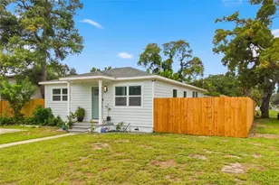1701 41st St S, Saint Petersburg, FL 33711 - Photo 2