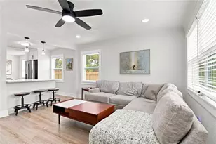 1701 41st St S, Saint Petersburg, FL 33711 - Photo 4