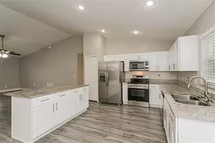 162 Hidden Pointe Ln, Groveland, FL 34736 - Photo 10