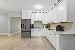 2703 Auburn Ave W, Tampa, FL 33614 - Photo 6