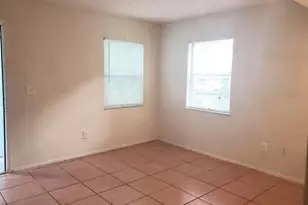 7100 Waterside Dr, Tampa, FL 33617 - Photo 6