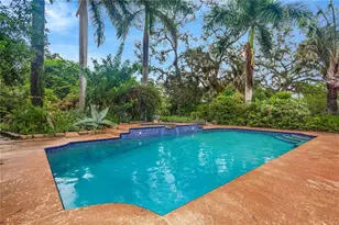 6663 Date Palm Ave S, Saint Petersburg, FL 33707 - Photo 2
