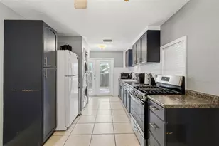 1171 Highland Ct N, Saint Petersburg, FL 33701 - Photo 8