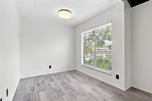10415 Carrollbrook Cir, Tampa, FL 33618 - Photo 16