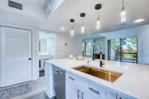 1328 Pelican Creek Crossing, Saint Petersburg, FL 33707 - Photo 24