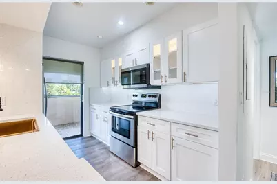 1328 Pelican Creek Crossing #D, Saint Petersburg, FL 33707 - Photo 20
