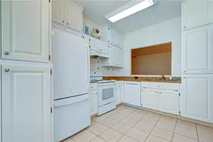 35235 Janine Dr, Zephyrhills, FL 33541 - Photo 10