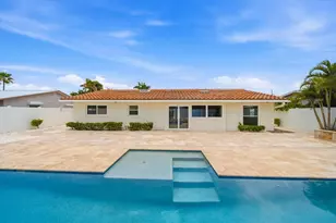 230 N Tessier Dr, Saint Pete Beach, FL 33706 - Photo 2