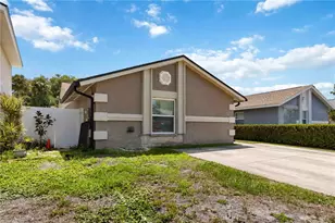 10327 Parkcrest Dr, Tampa, FL 33624 - Photo 2