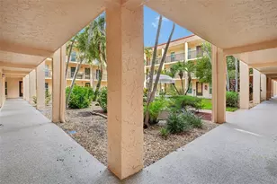 8911 Blind Pass Rd, Saint Petersburg, FL 33706 - Photo 4