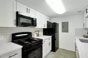 8911 Blind Pass Rd, Saint Petersburg, FL 33706 - Photo 26