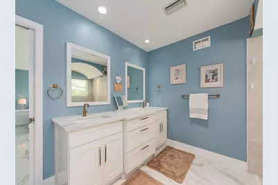 1826 Venetian Point Drive, Clearwater, FL 33755 - Photo 24