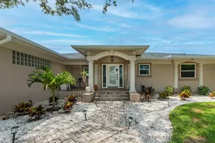 1826 Venetian Point Dr, Clearwater, FL 33755 - Photo 4