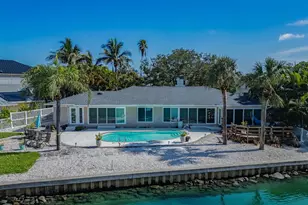1826 Venetian Point Dr, Clearwater, FL 33755 - Photo 38