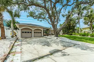 1826 Venetian Point Dr, Clearwater, FL 33755 - Photo 2