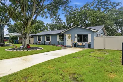 9242 N 52nd Street, Tampa, FL 33617 - Photo 2
