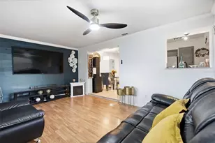 9242 N 52nd St, Tampa, FL 33617 - Photo 16