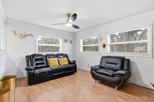 9242 N 52nd St, Tampa, FL 33617 - Photo 14