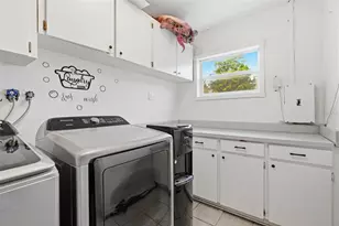 9242 N 52nd St, Tampa, FL 33617 - Photo 26