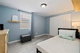 1317 Essex Dr N, Saint Petersburg, FL 33710 - Photo 14