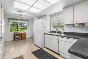 2209 Hartlebury Way, Sun City Center, FL 33573 - Photo 18