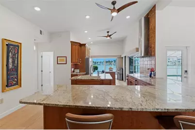 661 79th Circle S, Saint Petersburg, FL 33707 - Photo 14