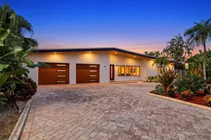 661 79th Cir S, Saint Petersburg, FL 33707 - Photo 2