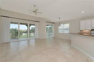 1353 Emerald Dunes Dr, Sun City Center, FL 33573 - Photo 10
