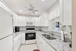 1906 Canterbury Ln, Sun City Center, FL 33573 - Photo 10
