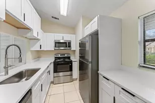 918 Otto Villa Pl, Tampa, FL 33612 - Photo 4