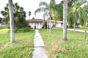 204 Shore Dr W, Oldsmar, FL 34677 - Photo 2