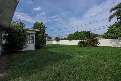 10011 110th Street, Seminole, FL 33772 - Photo 6