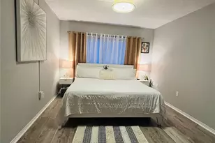 8651 10th St N, Saint Petersburg, FL 33702 - Photo 10