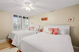 9525 Blind Pass Rd, Saint Petersburg, FL 33706 - Photo 12