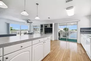 9914 Alavista Dr, Gibsonton, FL 33534 - Photo 10