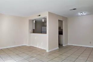 8512 Oleander Flower Ln, Tampa, FL 33614 - Photo 8