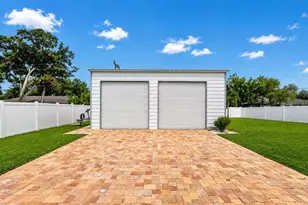 2711 27th Ave Dr W, Bradenton, FL 34205 - Photo 32